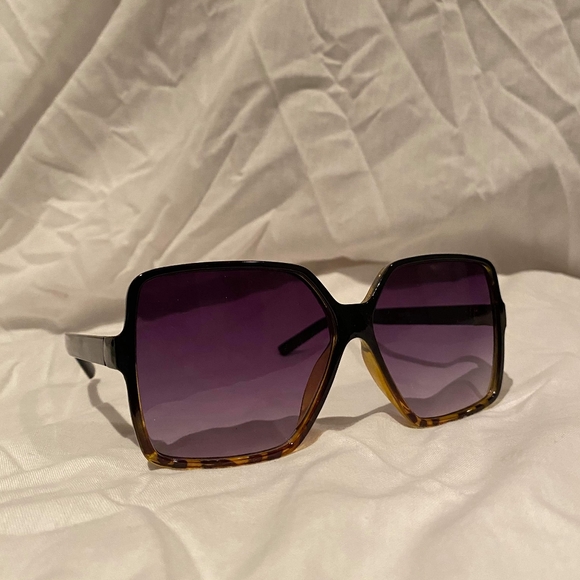 Sunglesses - Picture 9 of 16